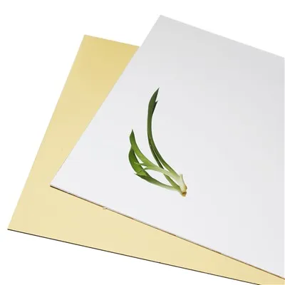 แผ่นพลาสติกสะโพกติดกาวได้ไหม?